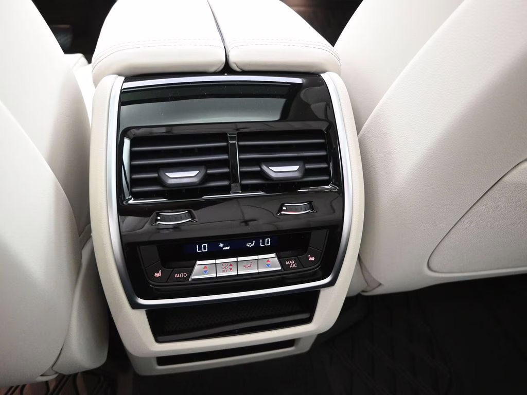 2026 Black Sapphire Metallic BMW X7 xDrive40i AWD SUV