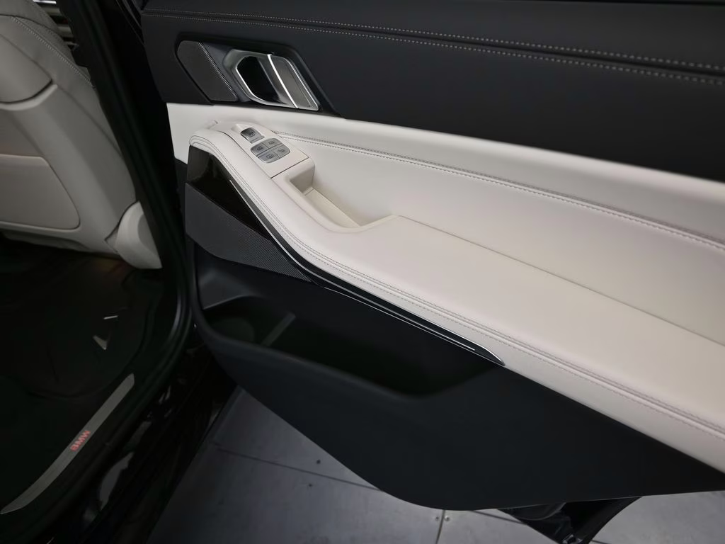 2026 Black Sapphire Metallic BMW X7 xDrive40i AWD SUV