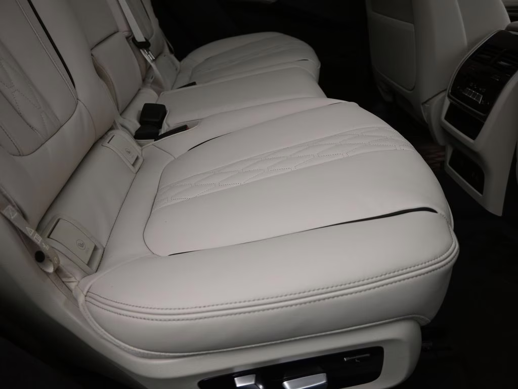 2026 Black Sapphire Metallic BMW X7 xDrive40i AWD SUV