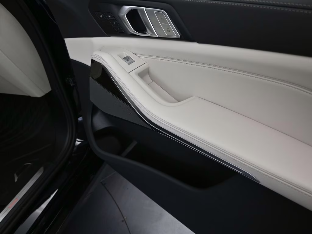 2026 Black Sapphire Metallic BMW X7 xDrive40i AWD SUV