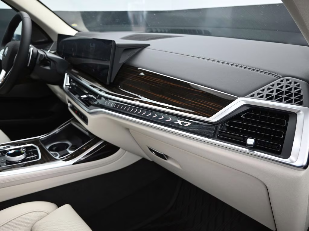 2026 Black Sapphire Metallic BMW X7 xDrive40i AWD SUV