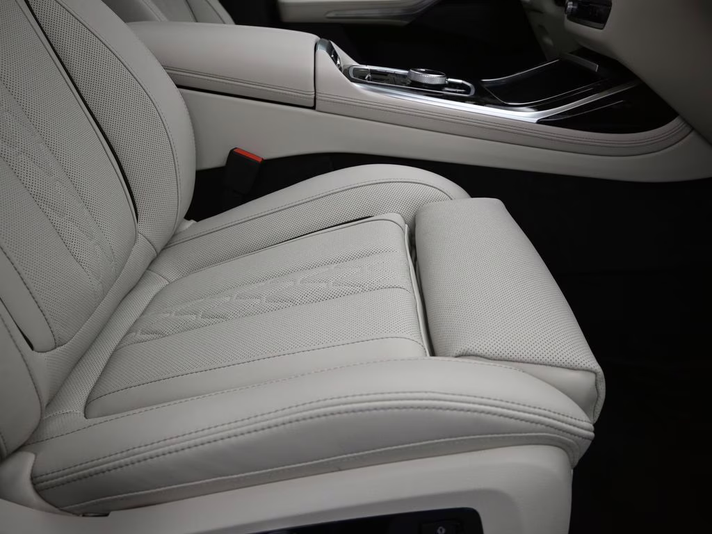 2026 Black Sapphire Metallic BMW X7 xDrive40i AWD SUV