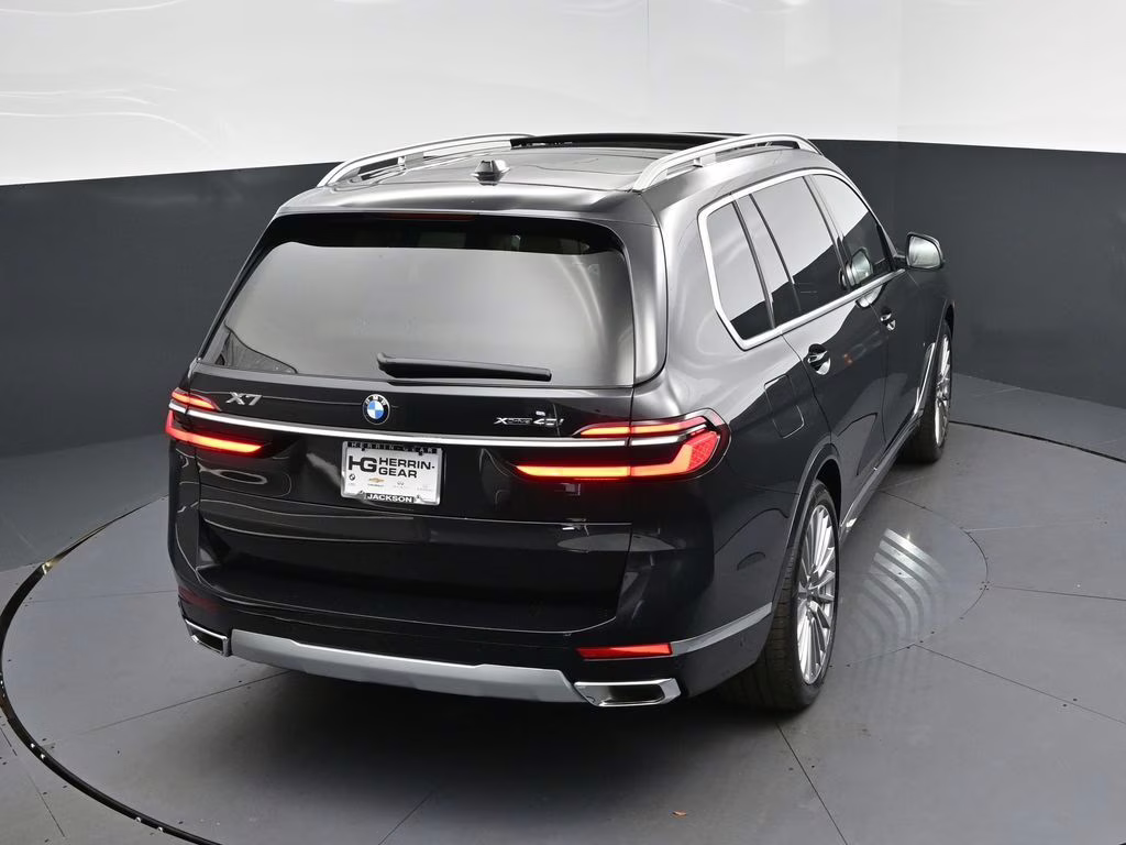 2026 Black Sapphire Metallic BMW X7 xDrive40i AWD SUV