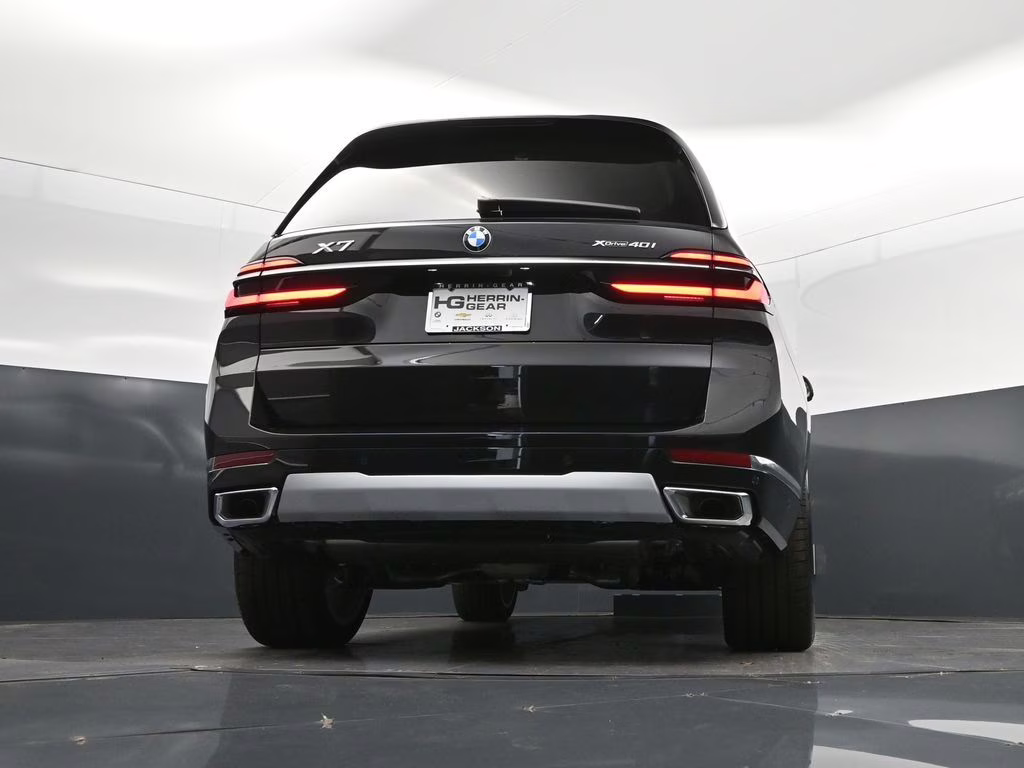 2026 Black Sapphire Metallic BMW X7 xDrive40i AWD SUV