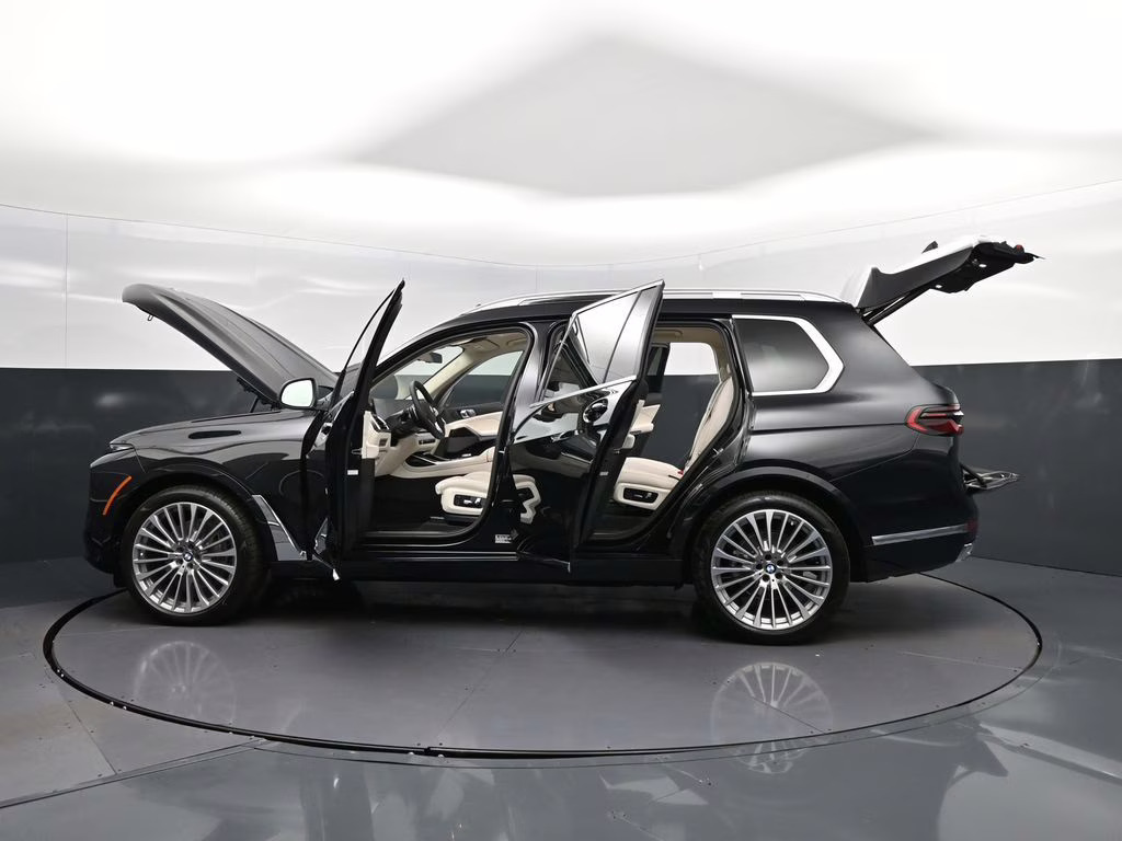 2026 Black Sapphire Metallic BMW X7 xDrive40i AWD SUV