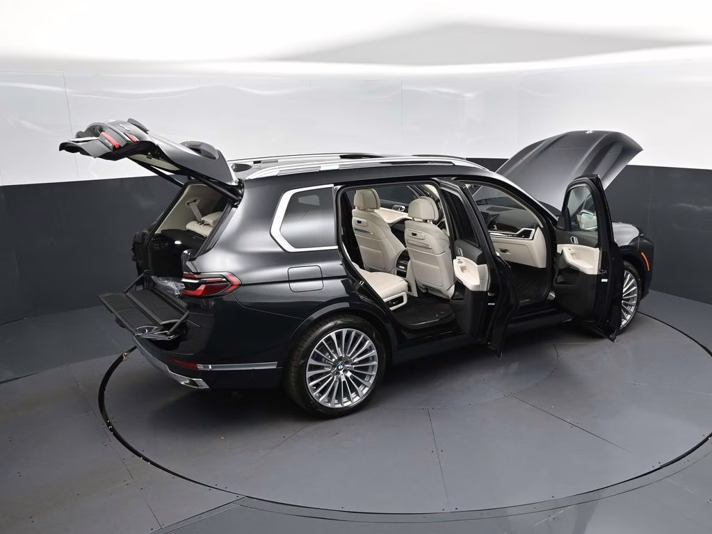 2026 Black Sapphire Metallic BMW X7 xDrive40i AWD SUV