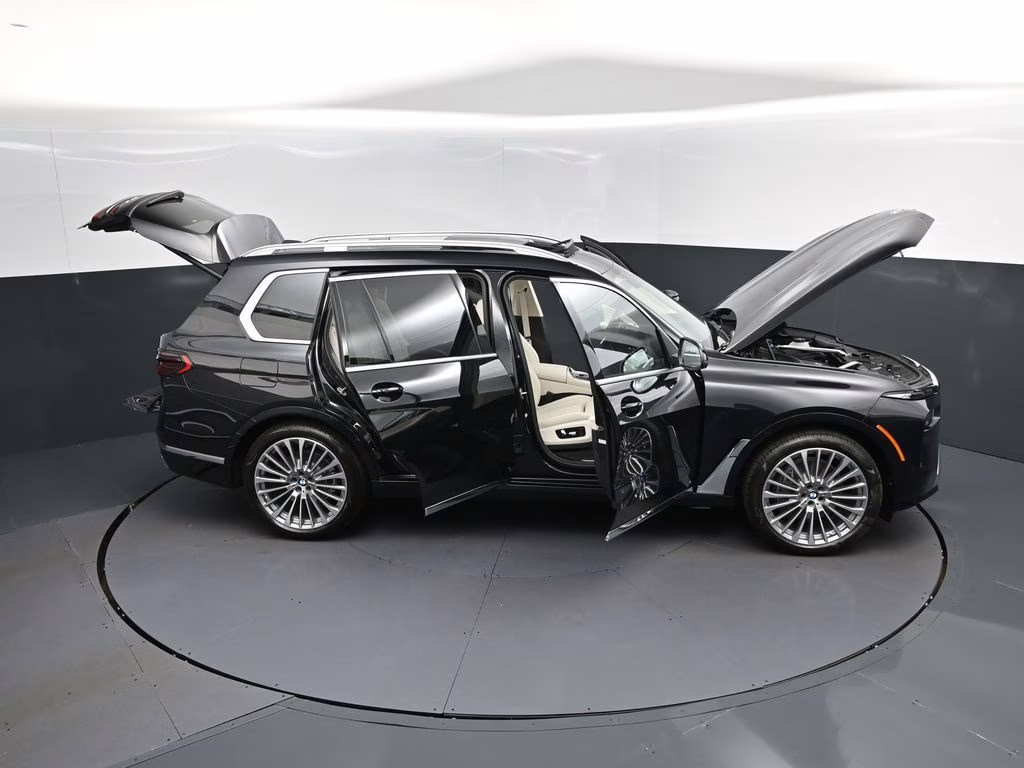 2026 Black Sapphire Metallic BMW X7 xDrive40i AWD SUV