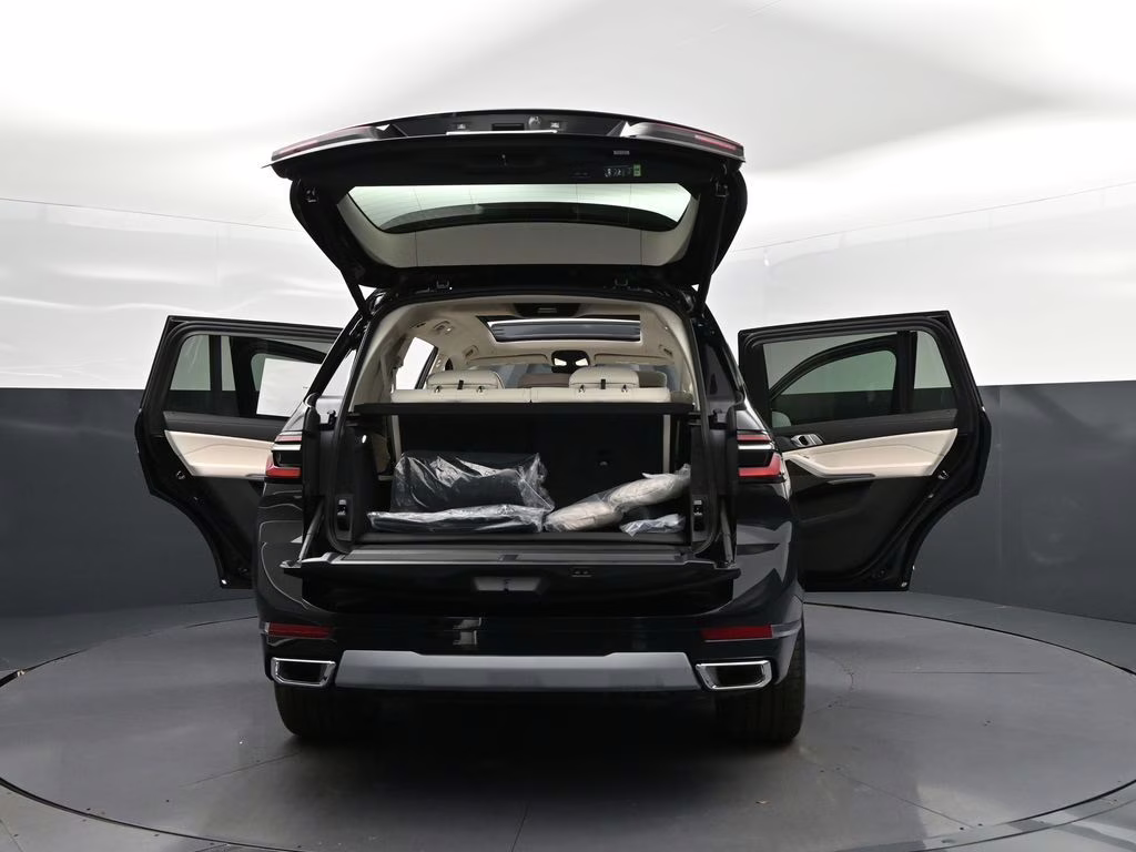 2026 Black Sapphire Metallic BMW X7 xDrive40i AWD SUV
