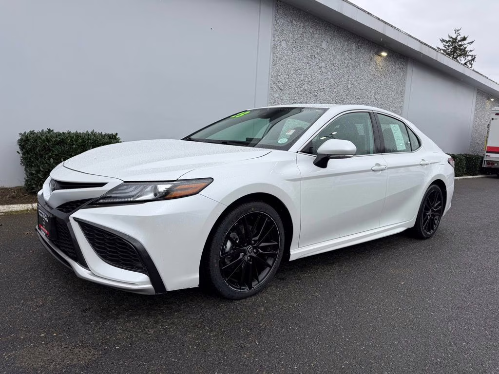 2023 Wind Chill Pearl Toyota Camry XSE FWD Sedan