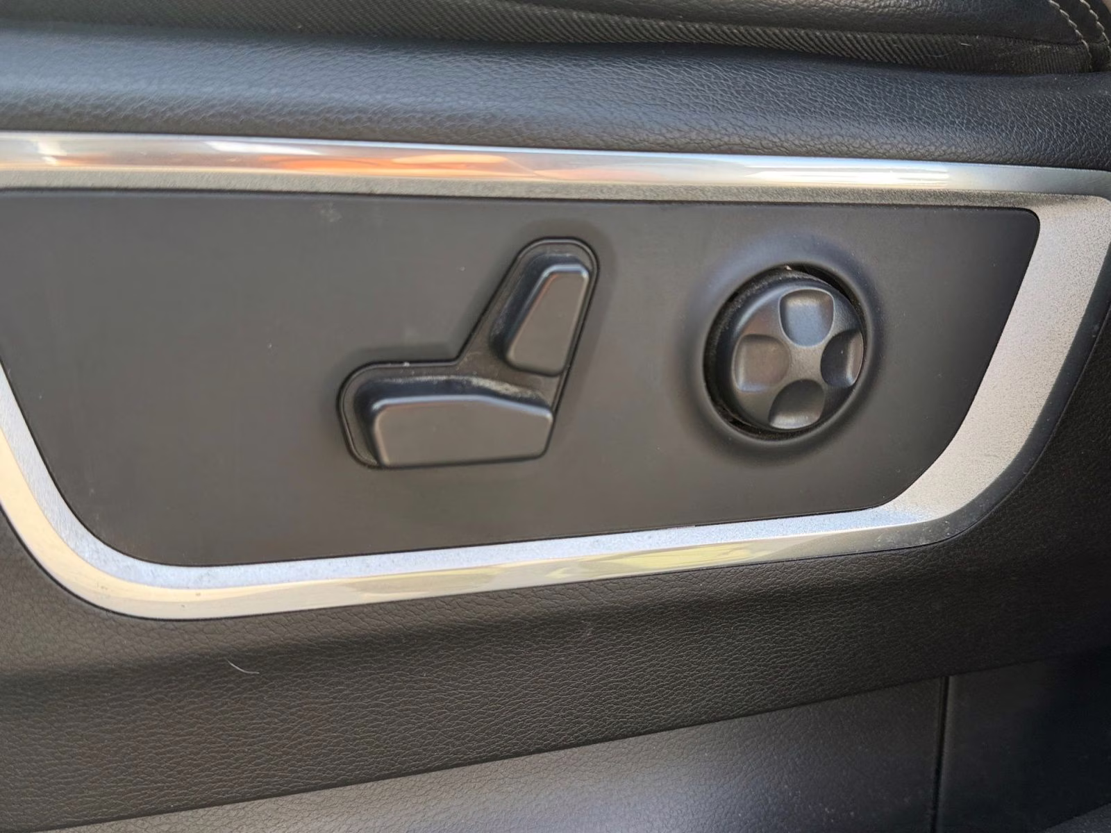 2020 Bright White Clearcoat Ram 1500 Laramie 4X4 Truck