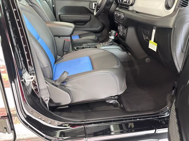 2026 Black Clearcoat Jeep Gladiator Sport 4X4 Truck