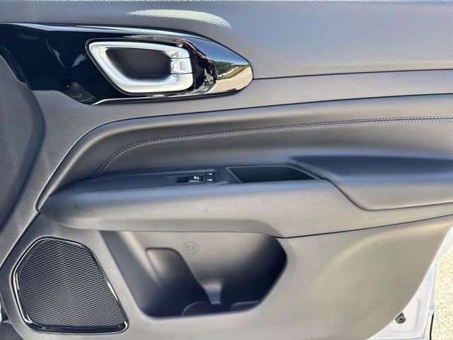 2026 Bright White Clearcoat Jeep Compass Latitude Altitude 4X4 SUV