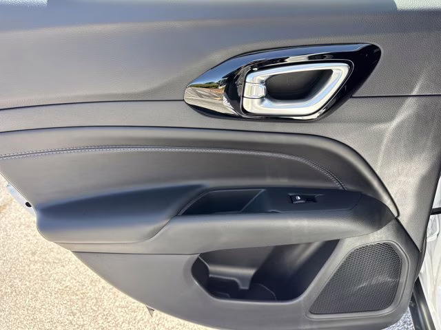 2026 Bright White Clearcoat Jeep Compass Latitude Altitude 4X4 SUV