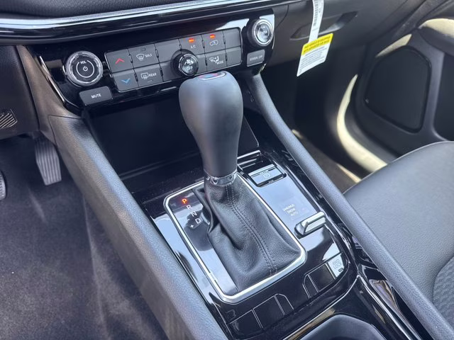 2026 Bright White Clearcoat Jeep Compass Latitude Altitude 4X4 SUV