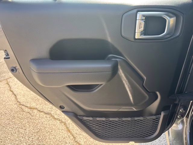 2026 Granite Crystal Metallic Clearcoat Jeep Gladiator Sport 4X4 Truck