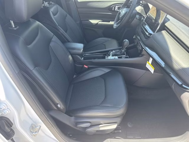 2026 Bright White Clearcoat Jeep Compass Latitude Altitude 4X4 SUV