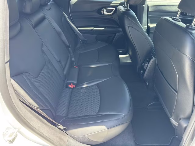 2026 Bright White Clearcoat Jeep Compass Latitude Altitude 4X4 SUV