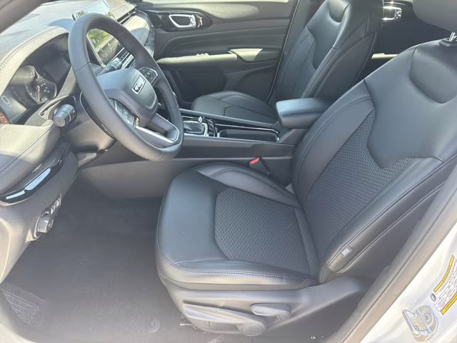 2026 Bright White Clearcoat Jeep Compass Latitude Altitude 4X4 SUV