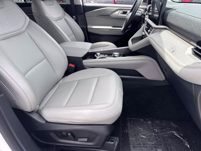 2026 White Metallic Ford Explorer Active RWD SUV