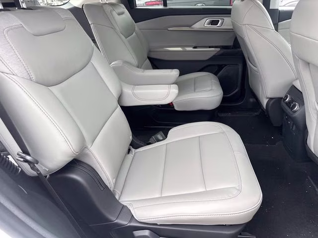 2026 White Metallic Ford Explorer Active RWD SUV