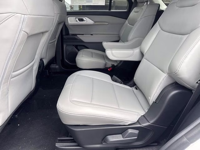 2026 White Metallic Ford Explorer Active RWD SUV