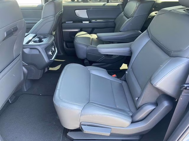 2026 Glacier Gray Metallic Tri-Coat Ford Expedition Max Active 4X4 SUV