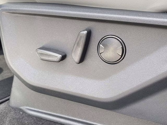 2026 White Ford Expedition Active 4X4 SUV