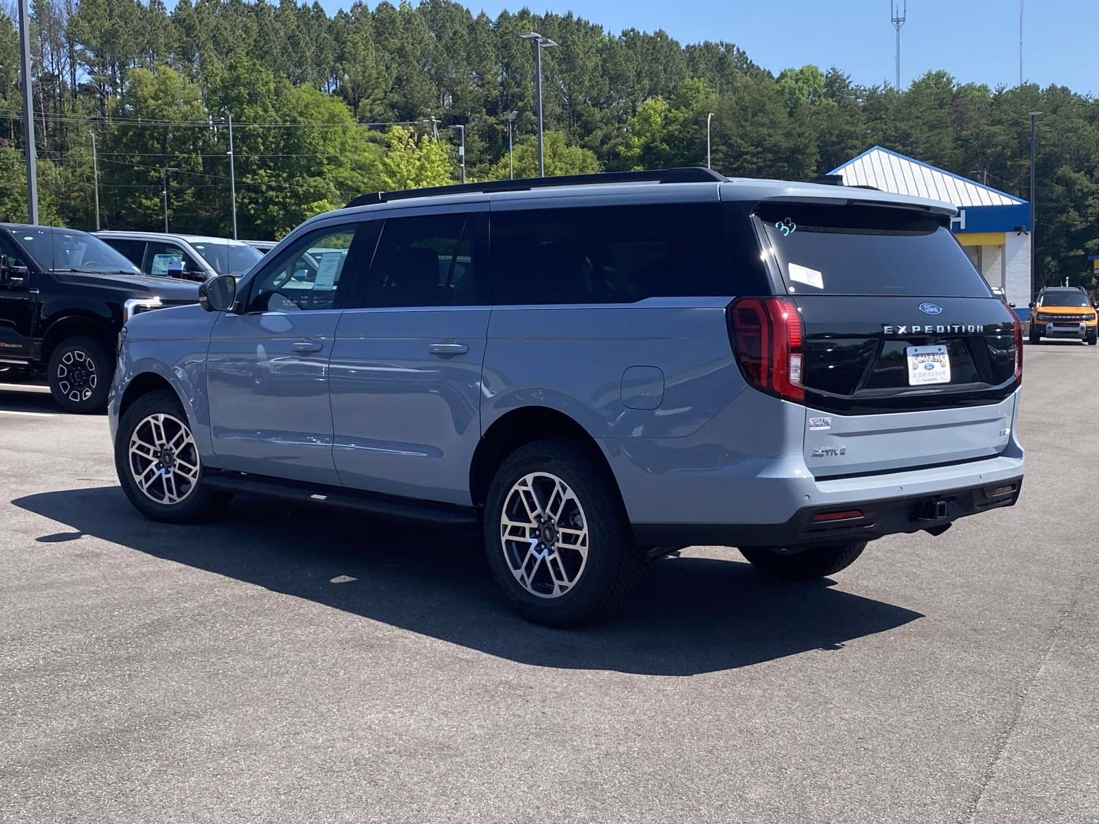 2026 Glacier Gray Metallic Tri-Coat Ford Expedition Max Active 4X4 SUV
