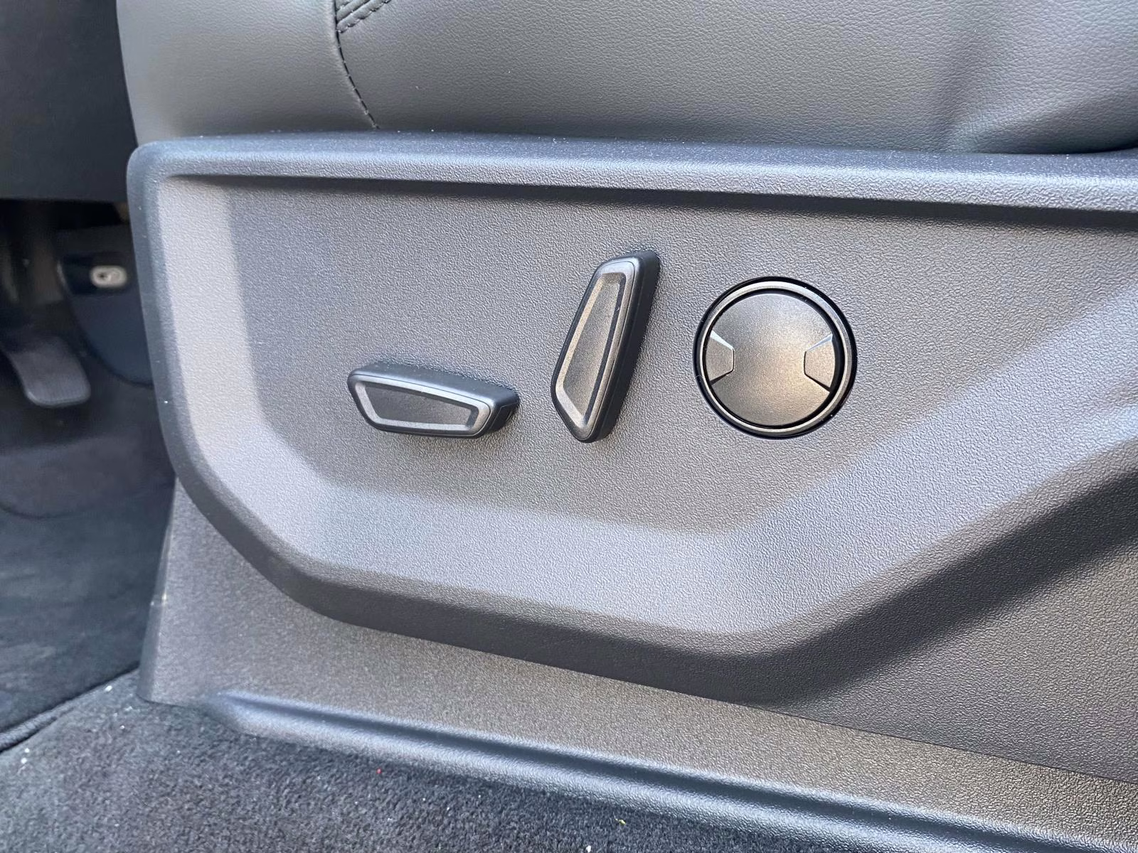 2026 Black Metallic Ford Expedition Active 4X4 SUV