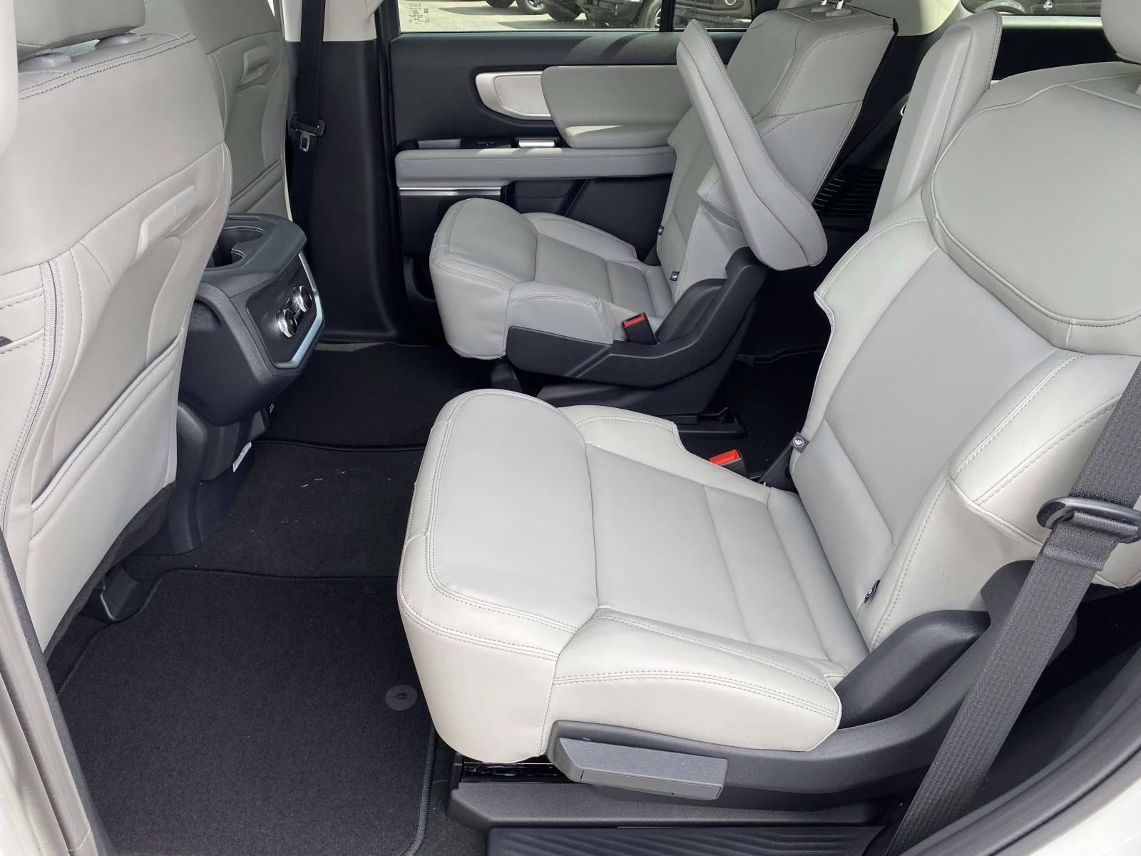 2026 White Ford Expedition Active 4X4 SUV