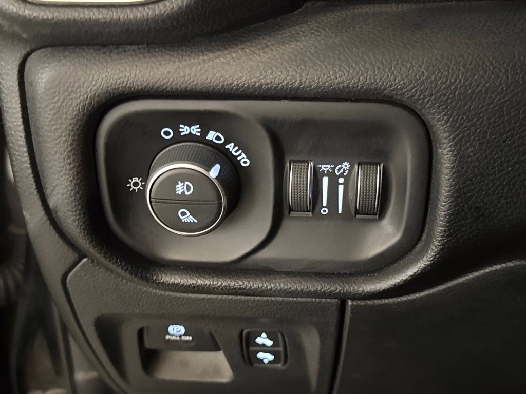 2019 Diamond Black Crystal Pearlcoat Ram 1500 Big Horn/Lone Star RWD Truck