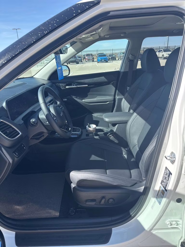 2026 Snow White Pearl Kia Seltos SX AWD SUV