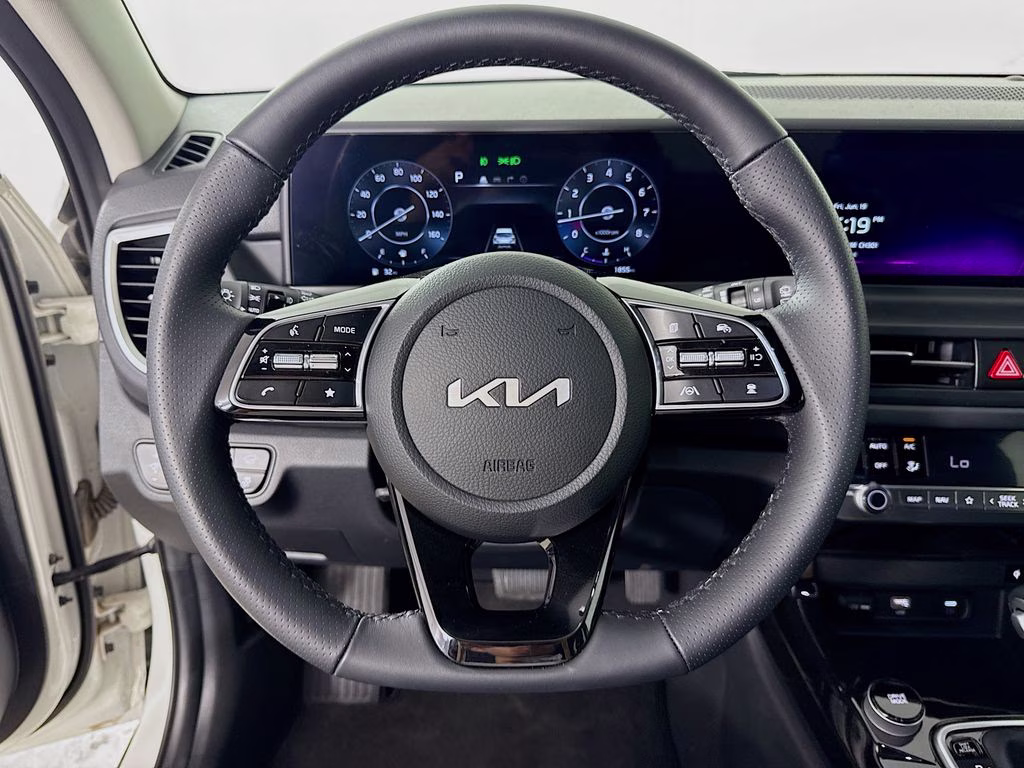 2026 Snow White Pearl Kia Seltos SX AWD SUV