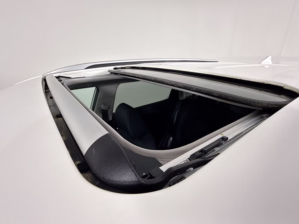 2026 Snow White Pearl Kia Seltos SX AWD SUV