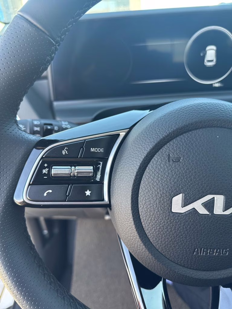 2026 Snow White Pearl Kia Seltos SX AWD SUV