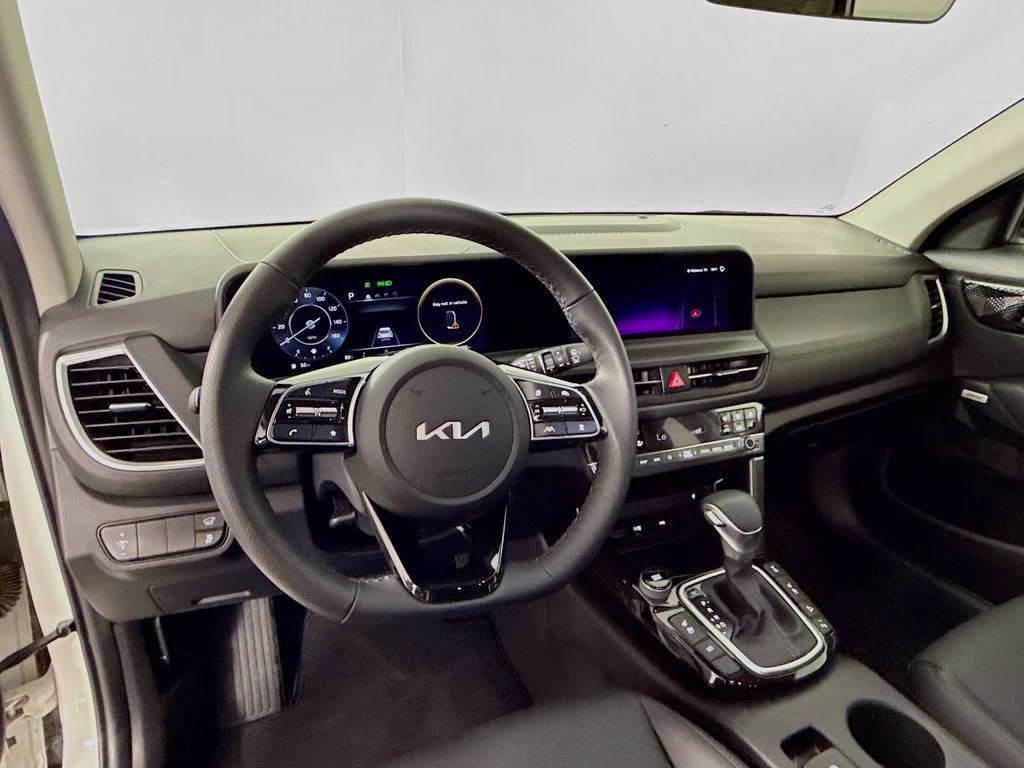 2026 Snow White Pearl Kia Seltos SX AWD SUV