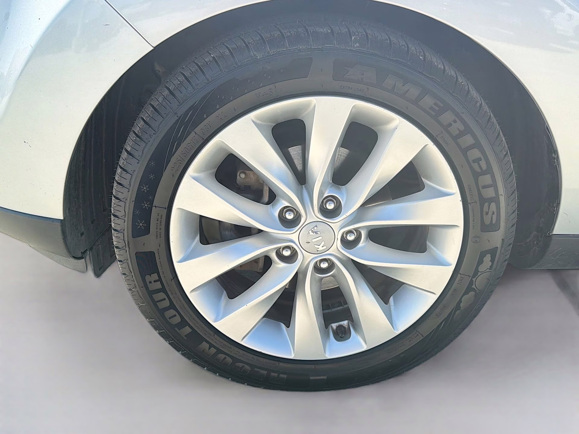 2016 Bright Silver Kia Soul Plus FWD Hatchback