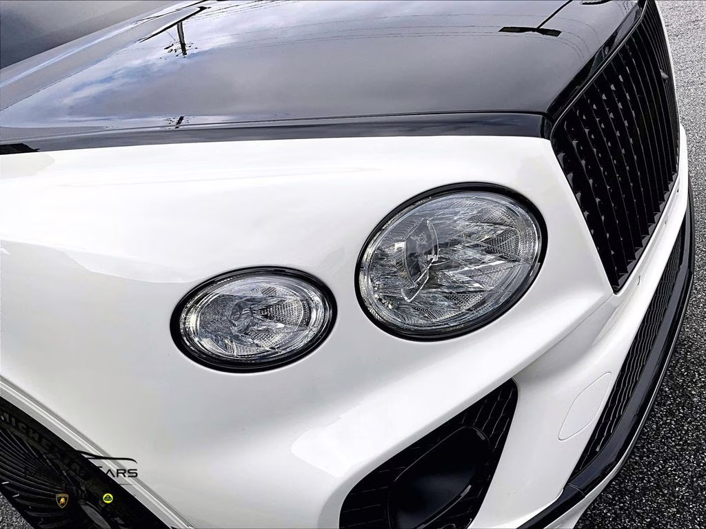 2023 Glacier White Bentley Bentayga EWB AWD SUV