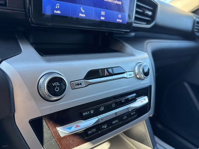 2021 Iconic Silver Metallic Ford Explorer Base 4X4 SUV