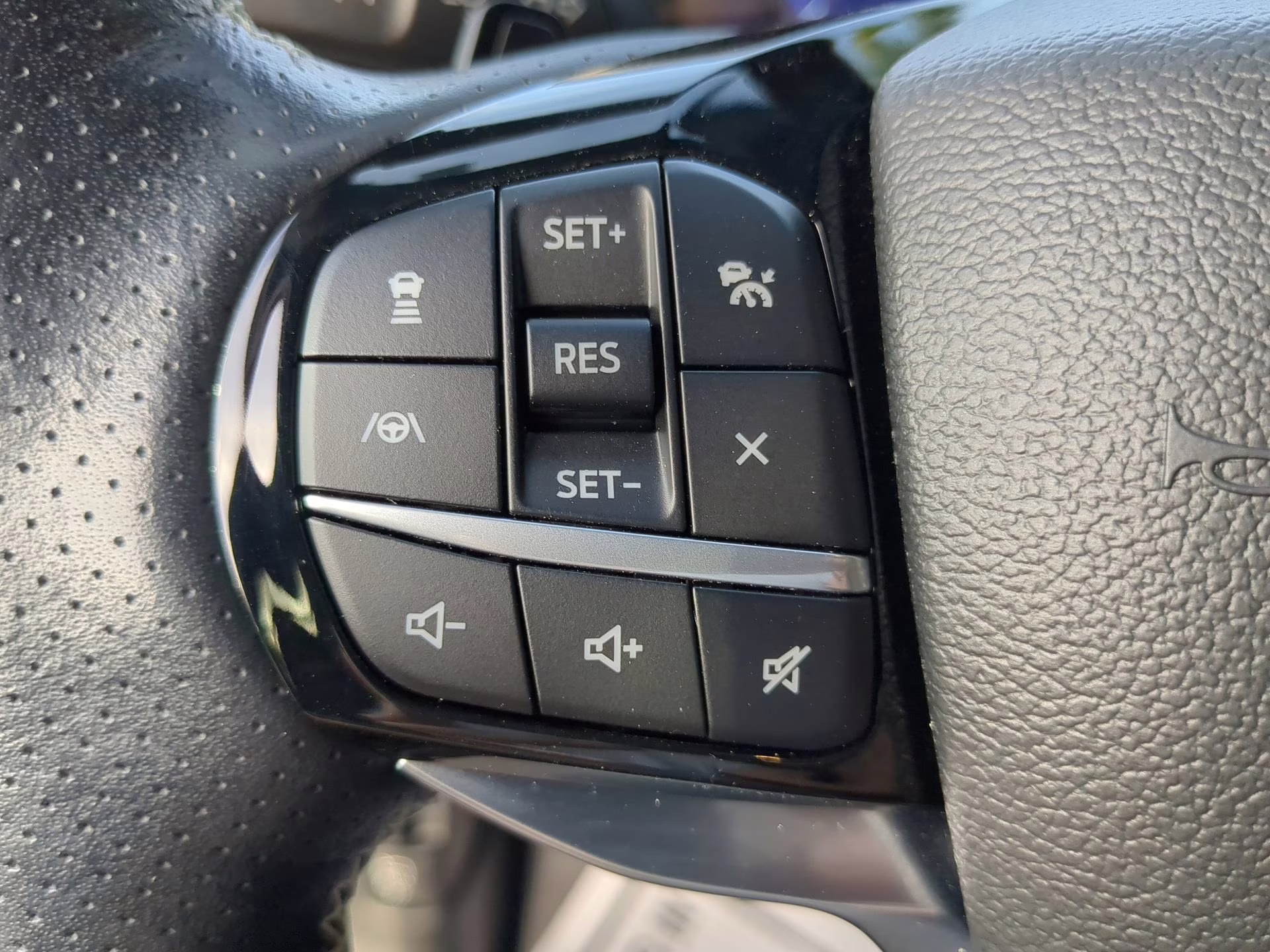 2023 Rapid Red Metallic Tinted Clearcoat Ford Explorer ST 4X4 SUV