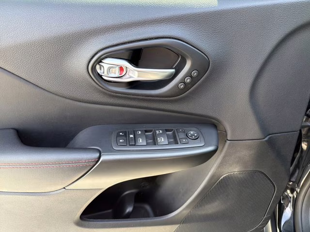 2022 Diamond Black Crystal Pearlcoat Jeep Cherokee Trailhawk 4X4 SUV