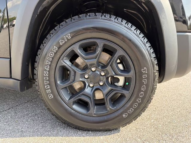 2022 Diamond Black Crystal Pearlcoat Jeep Cherokee Trailhawk 4X4 SUV