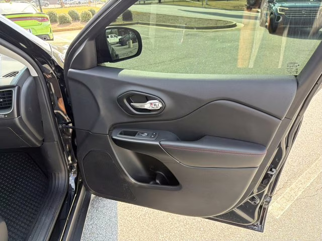 2022 Diamond Black Crystal Pearlcoat Jeep Cherokee Trailhawk 4X4 SUV