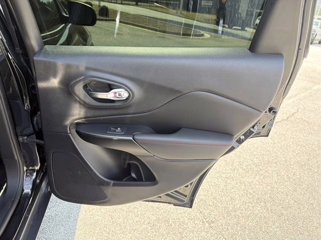 2022 Diamond Black Crystal Pearlcoat Jeep Cherokee Trailhawk 4X4 SUV