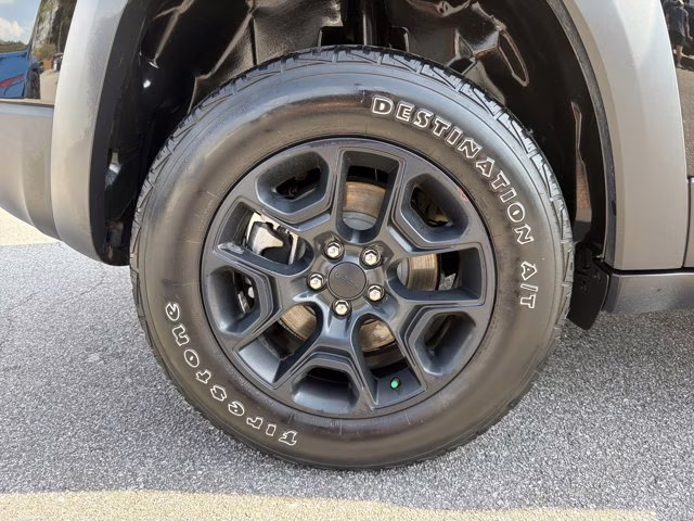 2022 Diamond Black Crystal Pearlcoat Jeep Cherokee Trailhawk 4X4 SUV