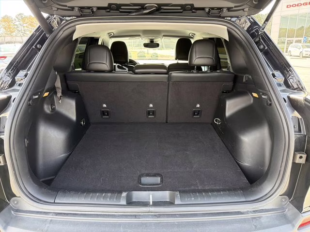 2022 Diamond Black Crystal Pearlcoat Jeep Cherokee Trailhawk 4X4 SUV