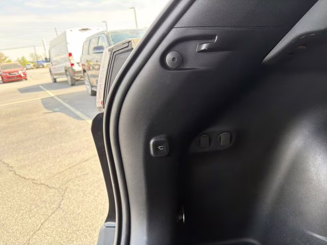 2022 Diamond Black Crystal Pearlcoat Jeep Cherokee Trailhawk 4X4 SUV