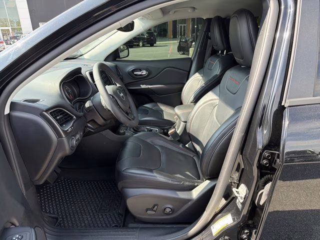 2022 Diamond Black Crystal Pearlcoat Jeep Cherokee Trailhawk 4X4 SUV