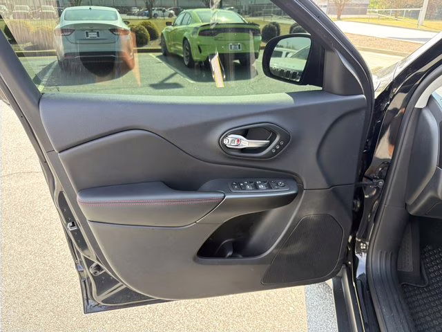 2022 Diamond Black Crystal Pearlcoat Jeep Cherokee Trailhawk 4X4 SUV