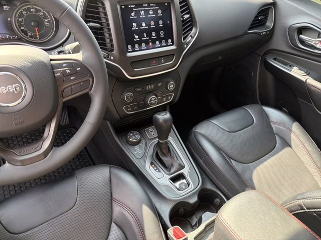 2022 Diamond Black Crystal Pearlcoat Jeep Cherokee Trailhawk 4X4 SUV